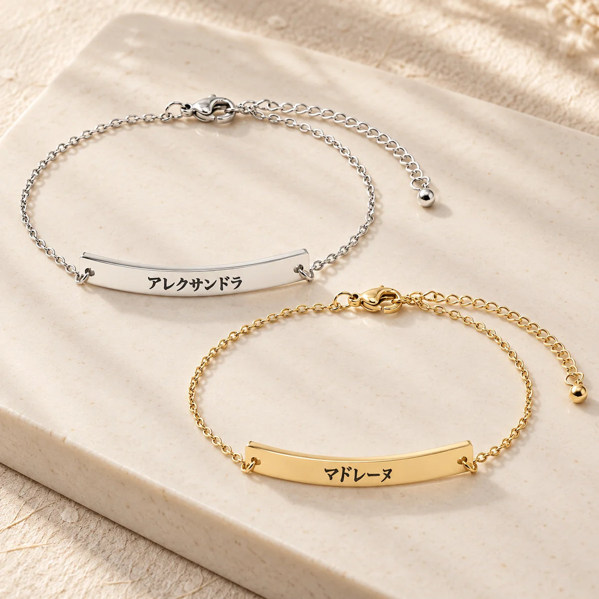 Damenarmband mit Katakana-Gravur